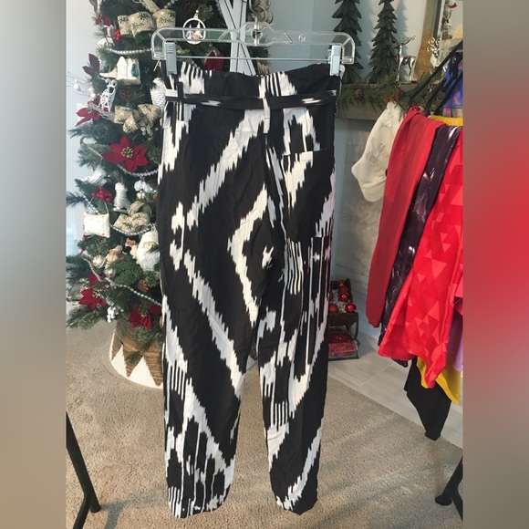 Theory Black and White Silk Pants with a sash and front button closure. Size 0. - Picture 5 of 11